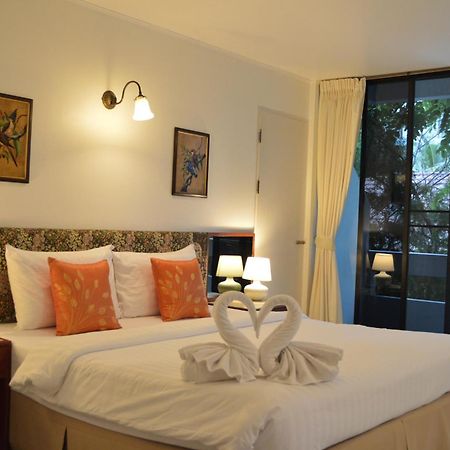 Nern Chalet Beachfront Hotel Hua Hin Bagian luar foto