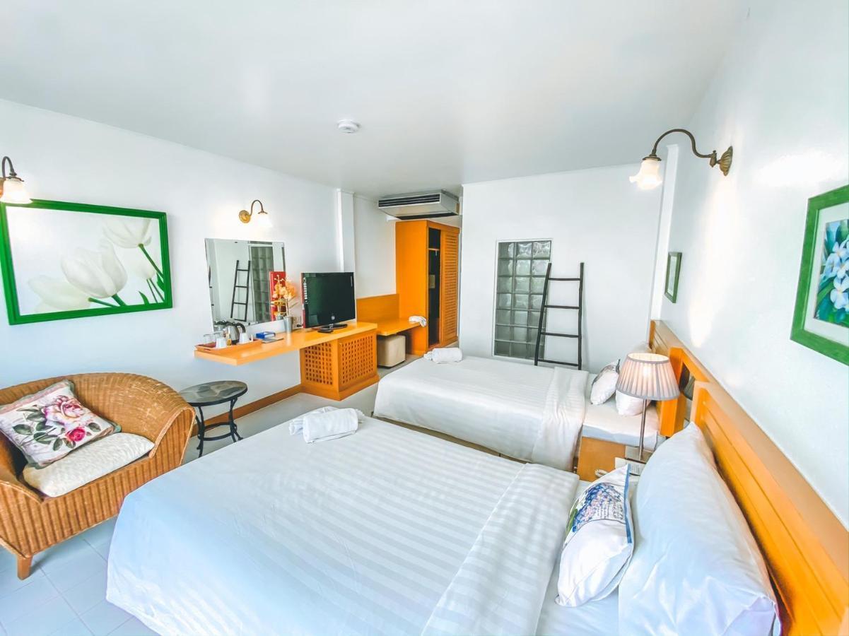Nern Chalet Beachfront Hotel Hua Hin Bagian luar foto
