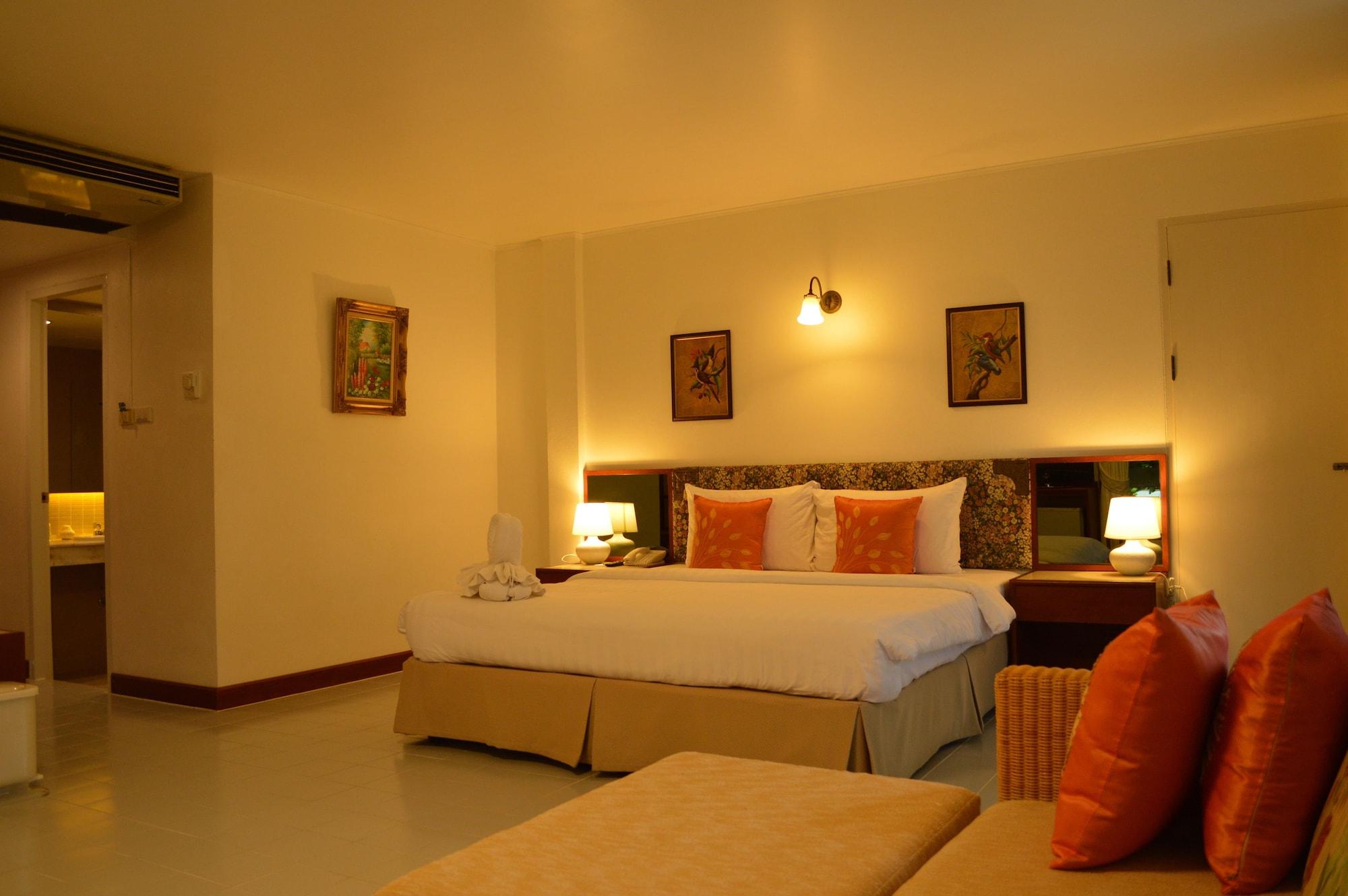 Nern Chalet Beachfront Hotel Hua Hin Bagian luar foto