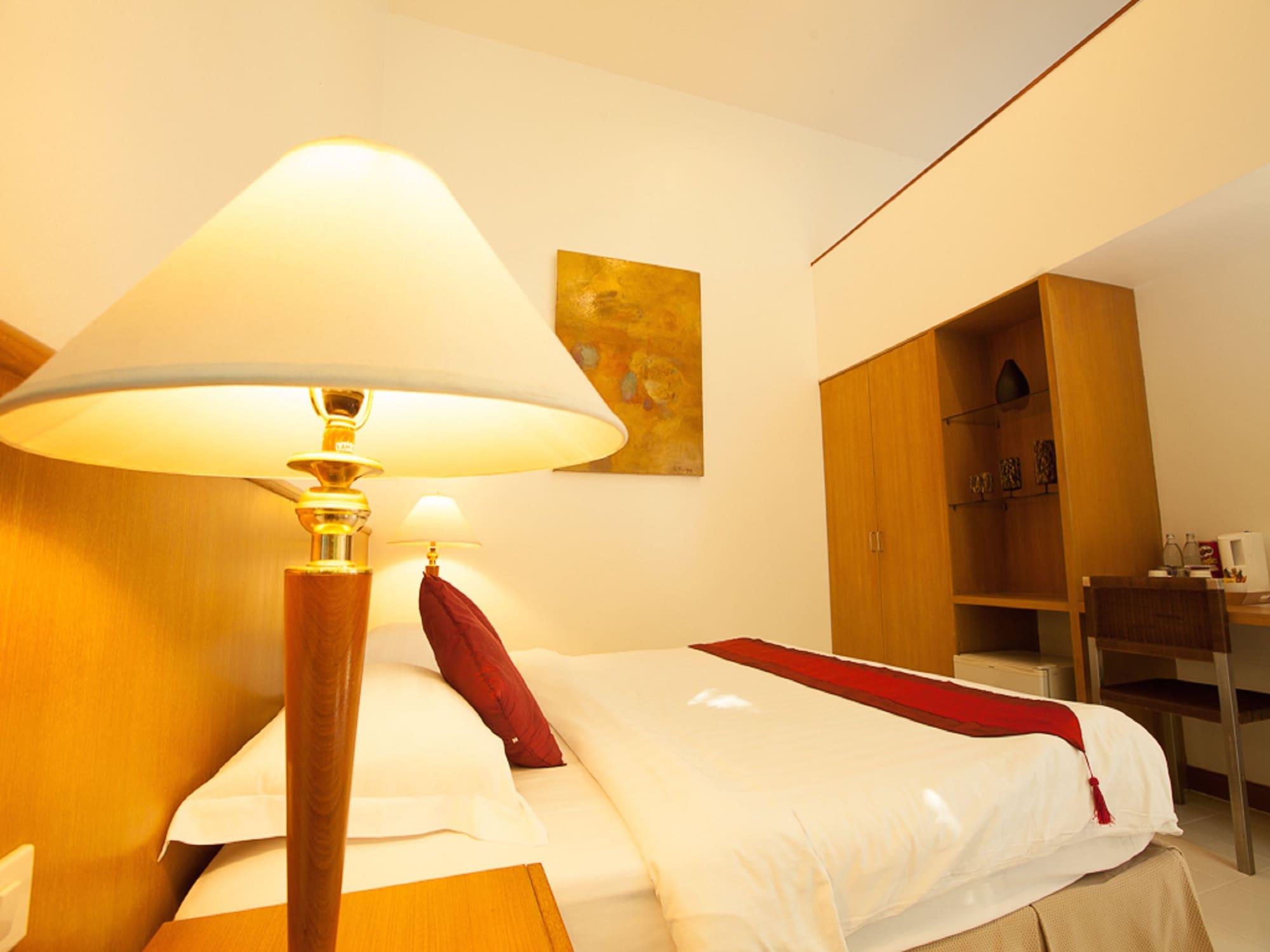 Nern Chalet Beachfront Hotel Hua Hin Bagian luar foto