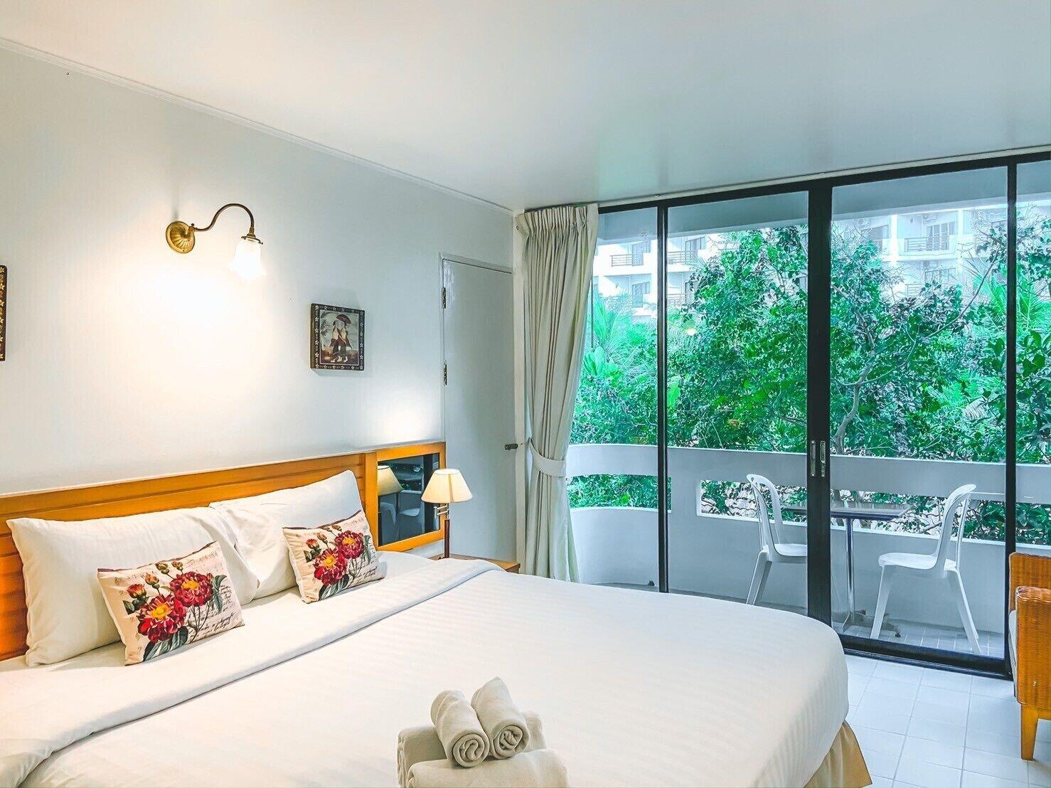 Nern Chalet Beachfront Hotel Hua Hin Bagian luar foto