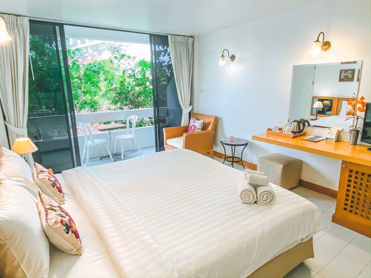 Nern Chalet Beachfront Hotel Hua Hin Bagian luar foto