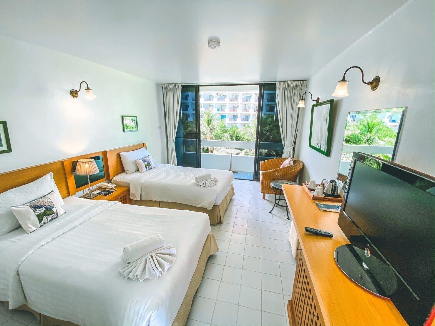 Nern Chalet Beachfront Hotel Hua Hin Bagian luar foto
