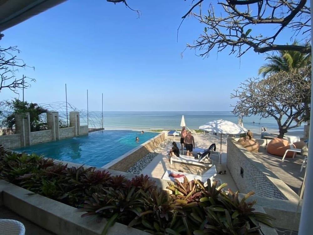 Nern Chalet Beachfront Hotel Hua Hin Bagian luar foto