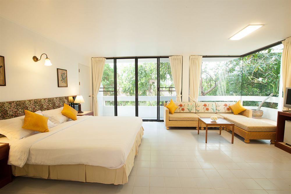 Nern Chalet Beachfront Hotel Hua Hin Bagian luar foto