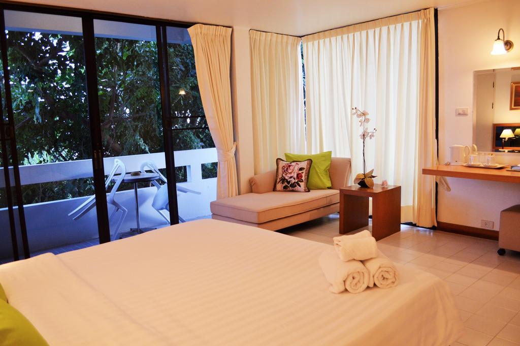 Nern Chalet Beachfront Hotel Hua Hin Bagian luar foto
