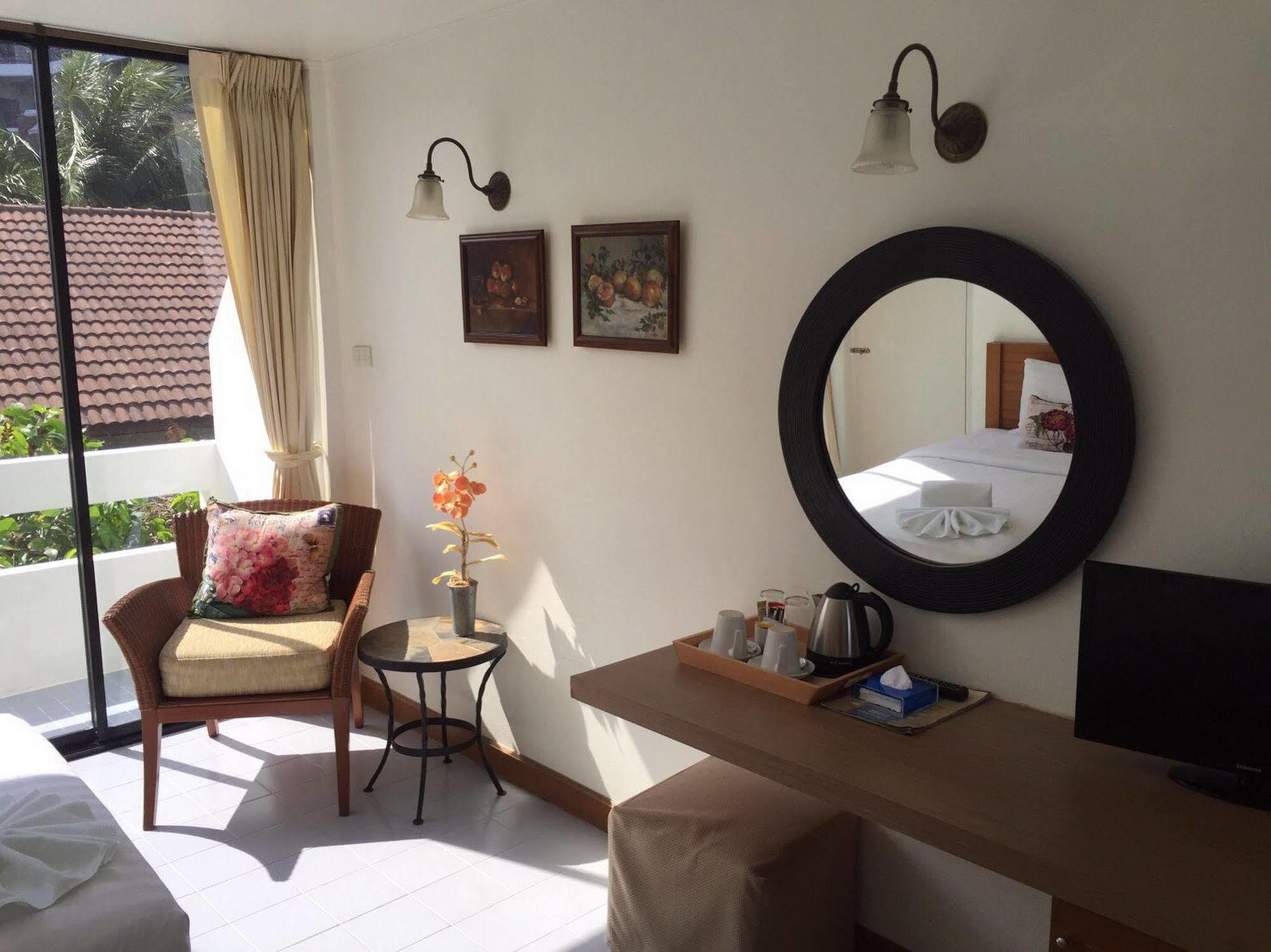 Nern Chalet Beachfront Hotel Hua Hin Bagian luar foto