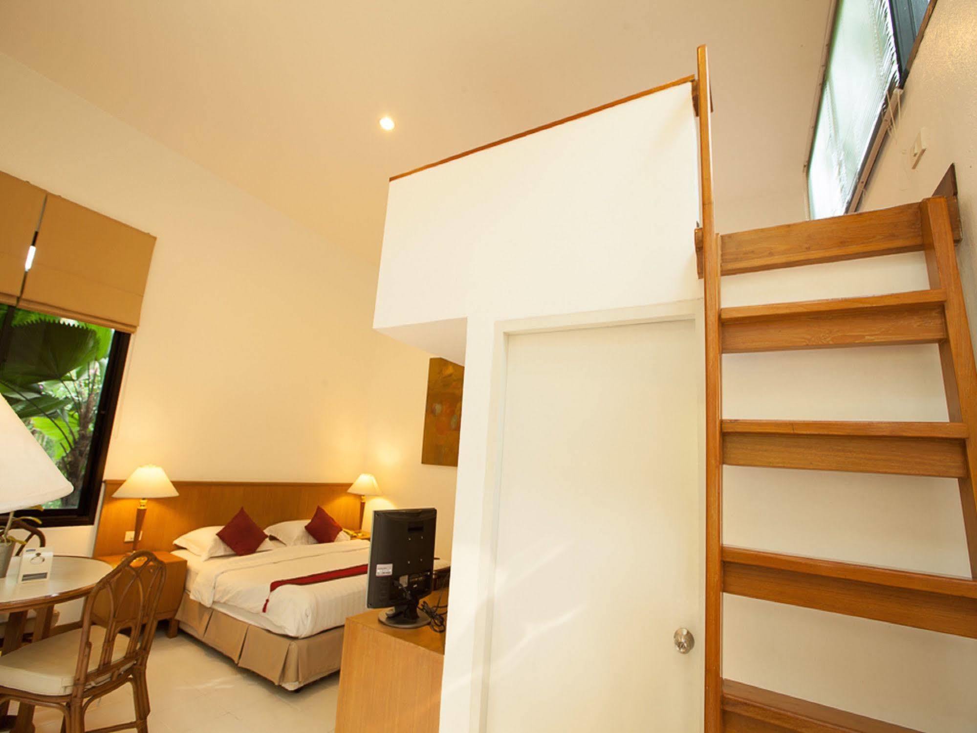 Nern Chalet Beachfront Hotel Hua Hin Bagian luar foto