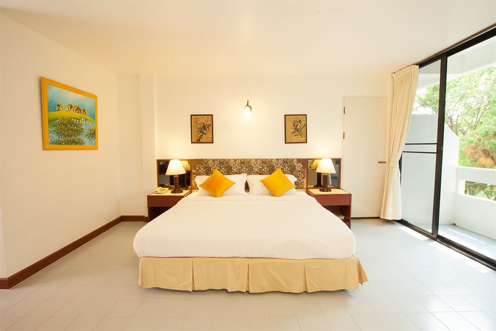 Nern Chalet Beachfront Hotel Hua Hin Bagian luar foto